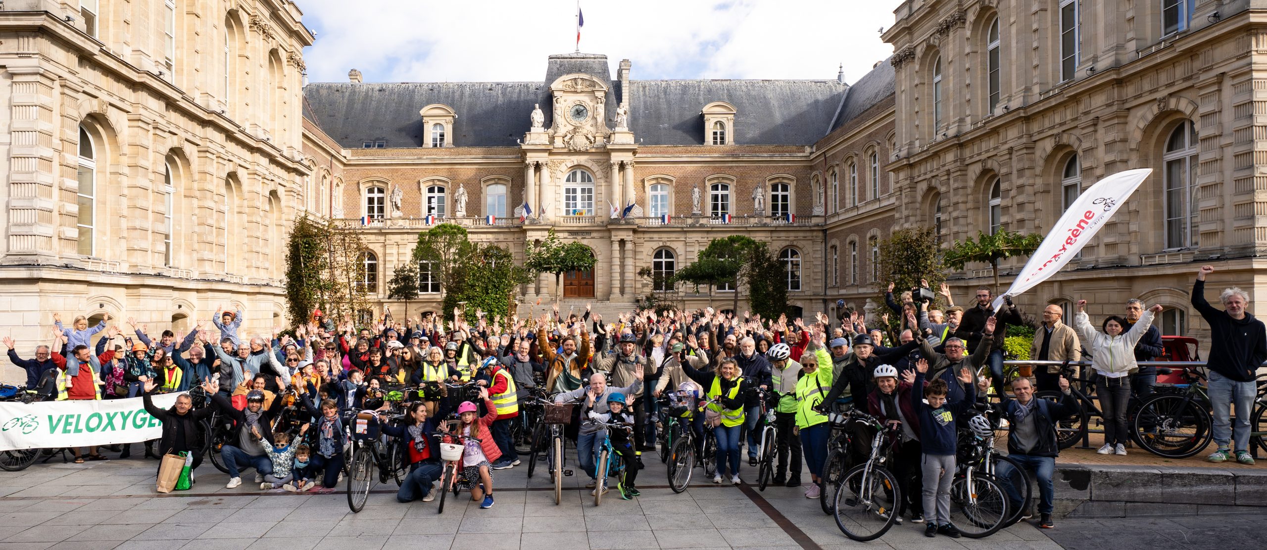 Photo de famille des cyclistes amiénois et samariens.